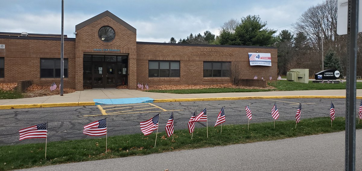 Lakewood Elementary honors our Veterans
