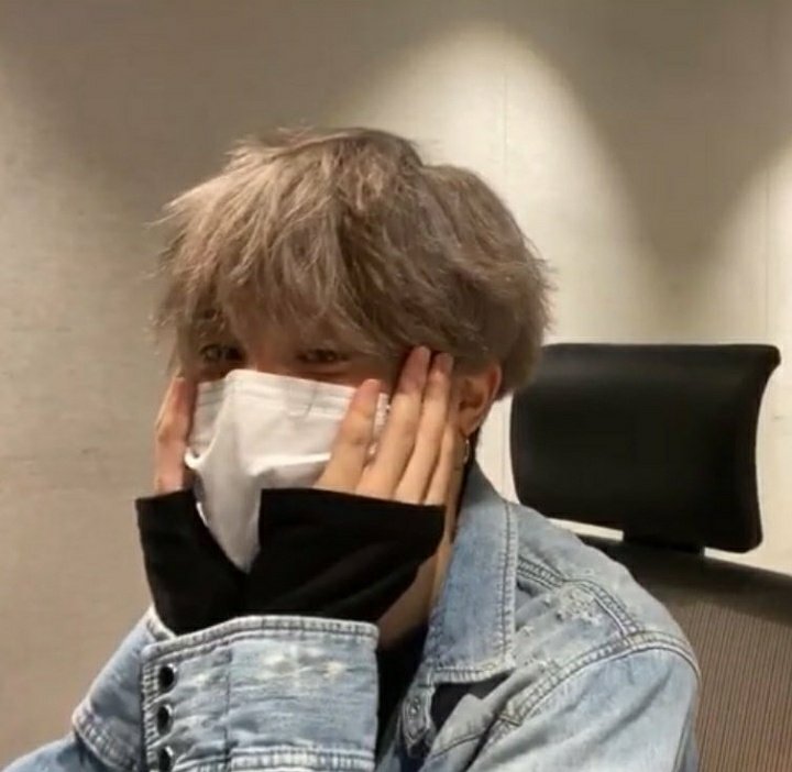 Jimiflowr's tweet photo. O Jimin ele------
🥺💖💖💖 https://t.co/SBBnhqX5ll