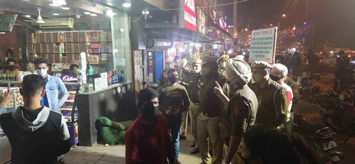 AcpBadarpur's tweet photo. With you for you...Ensuring safety and security during festival season..patrolling in Pul Prahladpur markets.. https://t.co/kicXHnNxk4