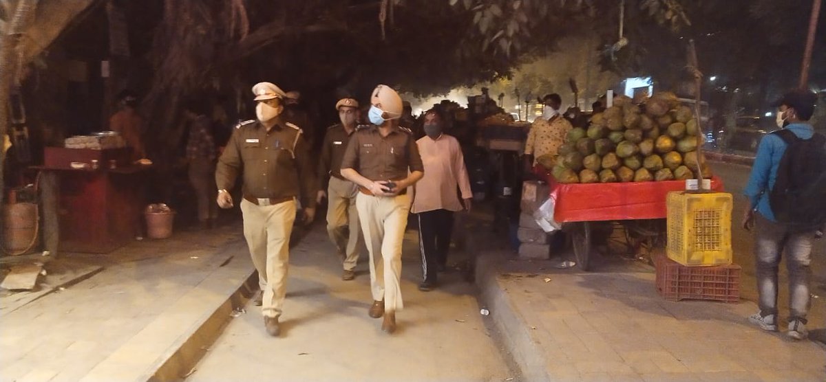 AcpBadarpur's tweet photo. With you for you...Ensuring safety and security during festival season..patrolling in Pul Prahladpur markets.. https://t.co/kicXHnNxk4
