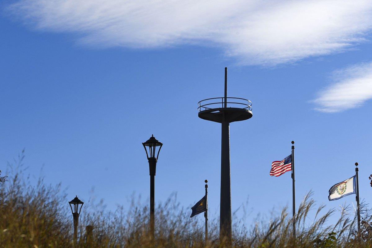 On this Veterans Day, we thank those in uniform currently serving and those who have served in the past. We honor you today and every day. 🇺🇸💛💙