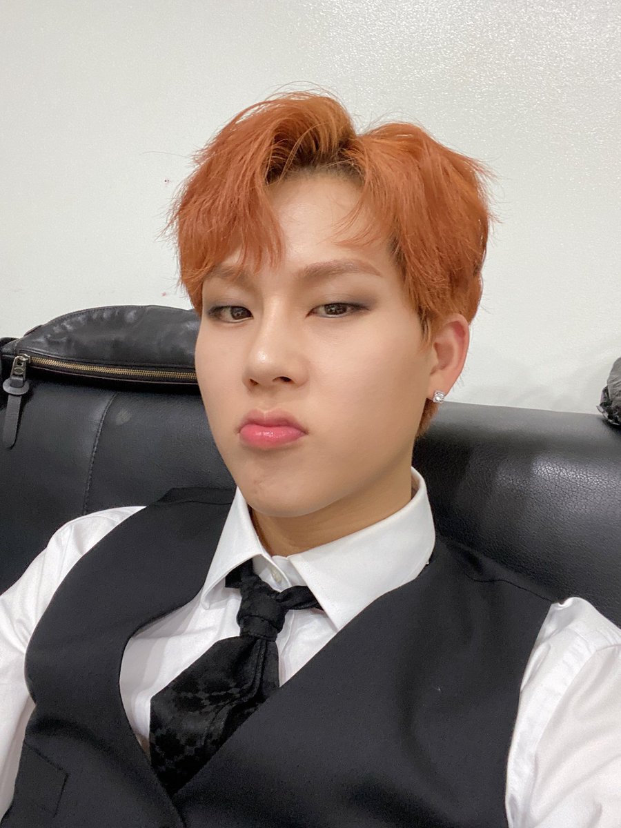 OfficialMONSTAX's tweet photo. 사랑하는 우리 몬베베 덕분에 하루가 행복하다 1위해서 기분이 좋지만 이 기분을 눈앞에서 함께 느낄수 있었다면 얼마나 좋았을까? 그래도 행복했길 바라 축하해!! #주헌 https://t.co/4QYFpoSr2D