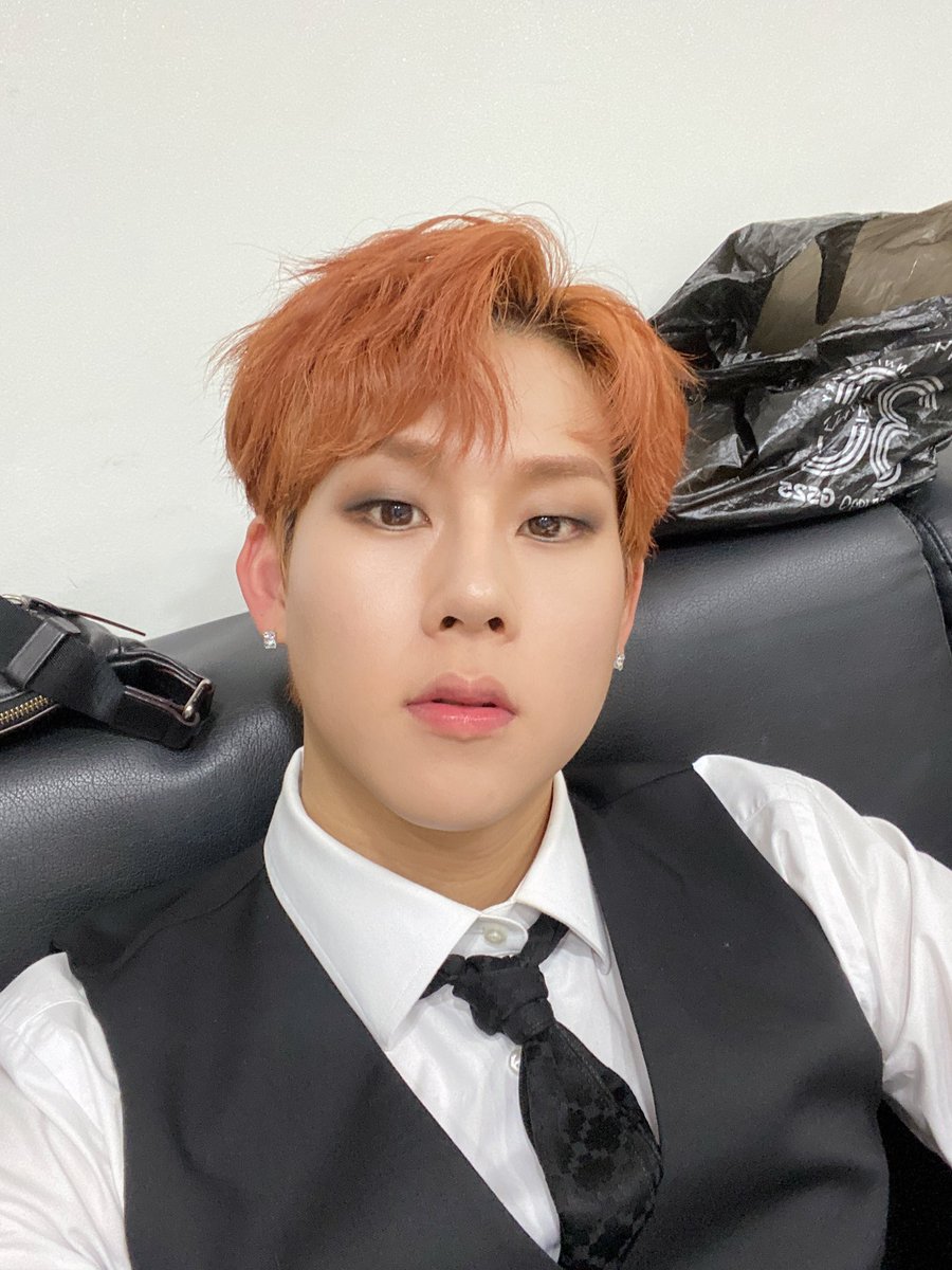 OfficialMONSTAX's tweet photo. 사랑하는 우리 몬베베 덕분에 하루가 행복하다 1위해서 기분이 좋지만 이 기분을 눈앞에서 함께 느낄수 있었다면 얼마나 좋았을까? 그래도 행복했길 바라 축하해!! #주헌 https://t.co/4QYFpoSr2D