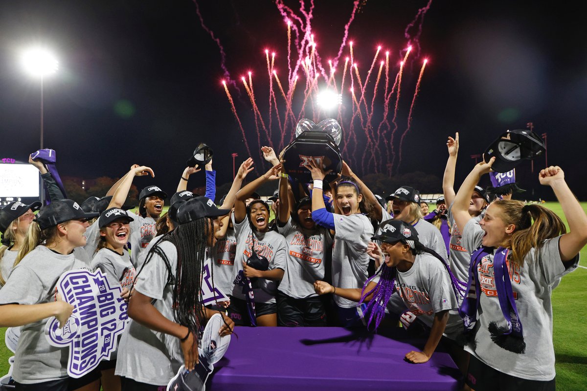 NCAASoccer's tweet photo. ‼️ VOTE ‼️ #NCAASoccer Photo of the Week! ⚽️

1️⃣ @TCUSoccer Light up the sky 🎇
2️⃣ @UKWomensSoccer That winning feeling 🎉
3️⃣ @BelmontWSoccer Flashing that new bling 💎😎
4️⃣ @BaylorFutbol Bear pile 🐻 https://t.co/9yjrLSdjeg