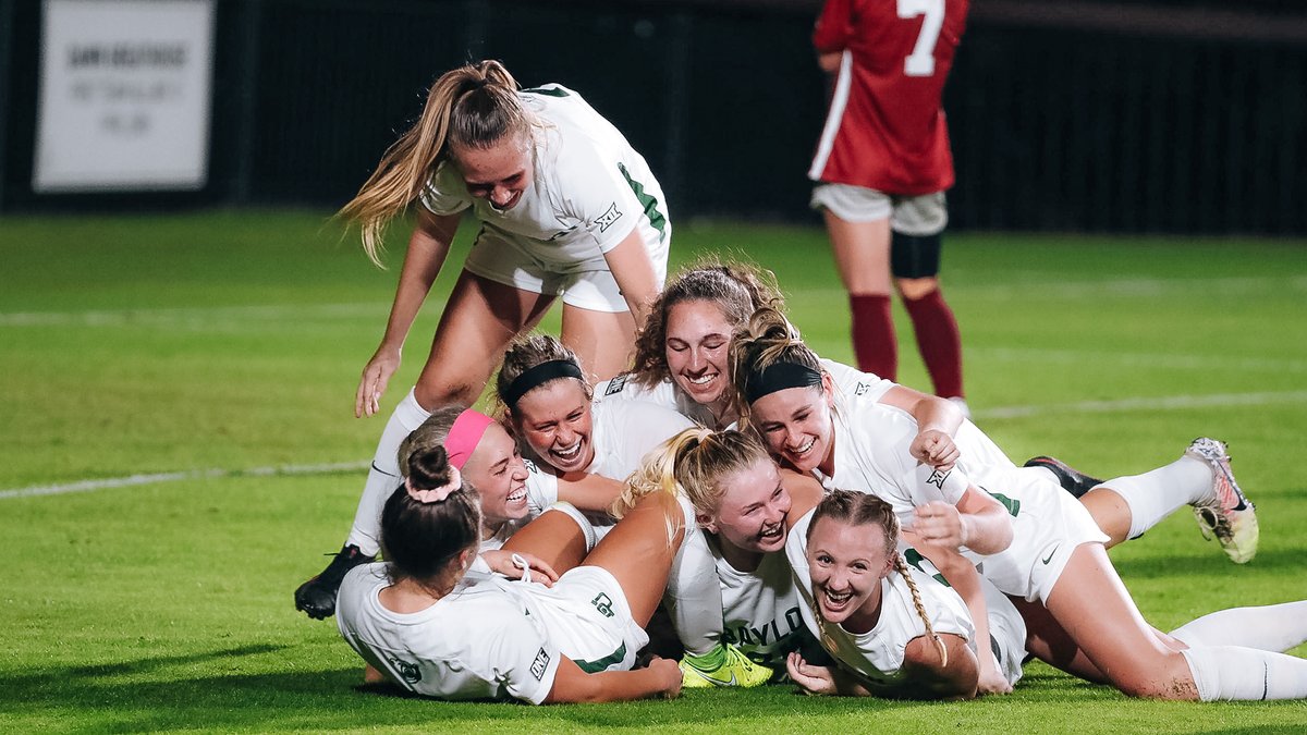 NCAASoccer's tweet photo. ‼️ VOTE ‼️ #NCAASoccer Photo of the Week! ⚽️

1️⃣ @TCUSoccer Light up the sky 🎇
2️⃣ @UKWomensSoccer That winning feeling 🎉
3️⃣ @BelmontWSoccer Flashing that new bling 💎😎
4️⃣ @BaylorFutbol Bear pile 🐻 https://t.co/9yjrLSdjeg