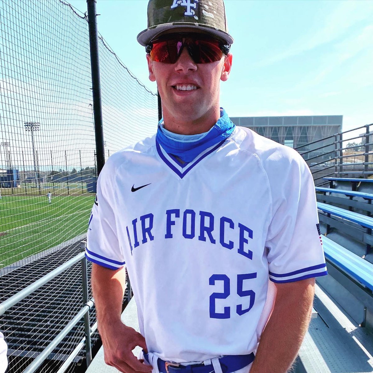 bapkini's tweet photo. Happy (first) Veteran’s Day Bryce! We are So proud of the path you have chosen. You represent the best our country has to offer and being down at the Academy and meeting the players and students we agree: the best and brightest! #AirForceAcademy #AFbaseball #GoFalcons https://t.co/eeEaXvHwhX