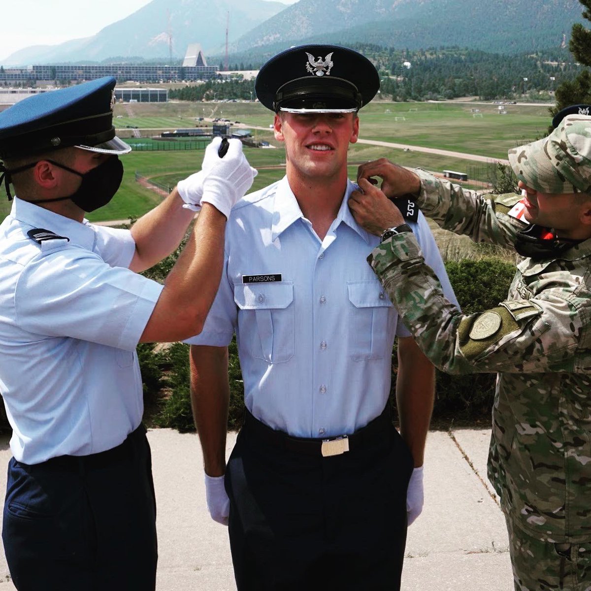 bapkini's tweet photo. Happy (first) Veteran’s Day Bryce! We are So proud of the path you have chosen. You represent the best our country has to offer and being down at the Academy and meeting the players and students we agree: the best and brightest! #AirForceAcademy #AFbaseball #GoFalcons https://t.co/eeEaXvHwhX