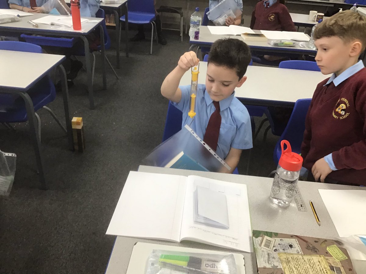 MrsRobinsonLCP's tweet photo. We are currently using Newton metres to investigate gravity and  the relationship between weight and mass! #science #isaacnewton #gravity #investigation @leighcentralps @Year3LCP @GM_Science_LP @priscigeeks @BritSciAssoc https://t.co/h27BdPV8Z3