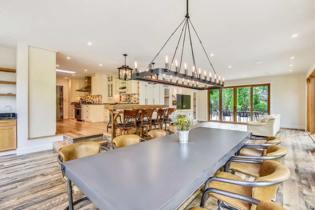 biancollc's tweet photo. If you want to update your kitchen space without shelling out serious money, you've come to the right place. #Lighting is an easy way to make a big difference in your kitchen. These fixtures will make a statement, enhance your existing design, and brighten up your #kitchen <3 https://t.co/LYB0Gnahg0