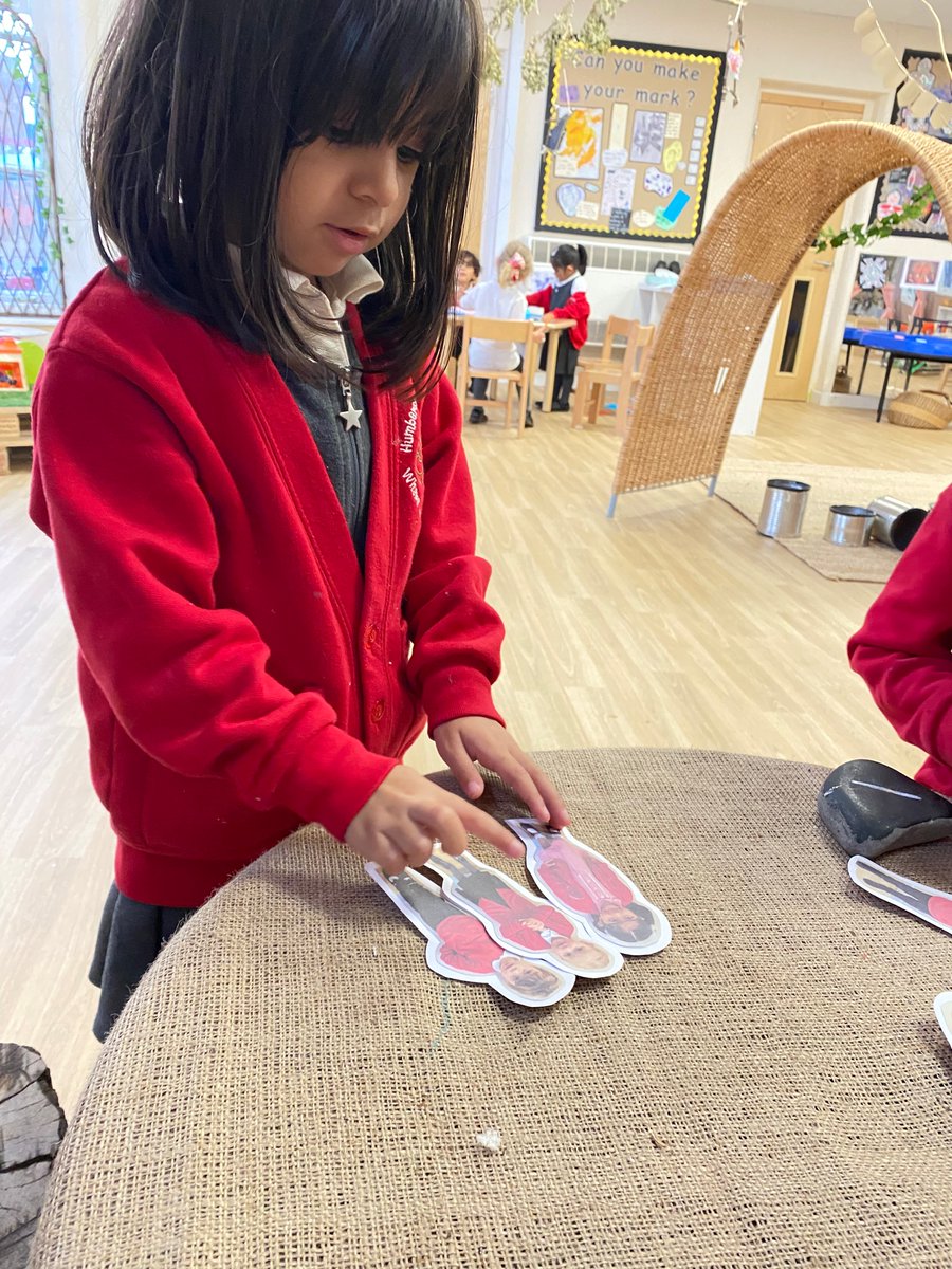 HiaNursery's tweet photo. F1 have been using numbered stones and pictures of their friends to count.
“Look how many I got, I got 1 and I got 2 and I got 3 and I got 4 and I got 5!!” 
“I’m just counting my best friends” 
“I got 3, 4 and 5!” 
@HumboKS1Maths https://t.co/Ah3DEZwEEi