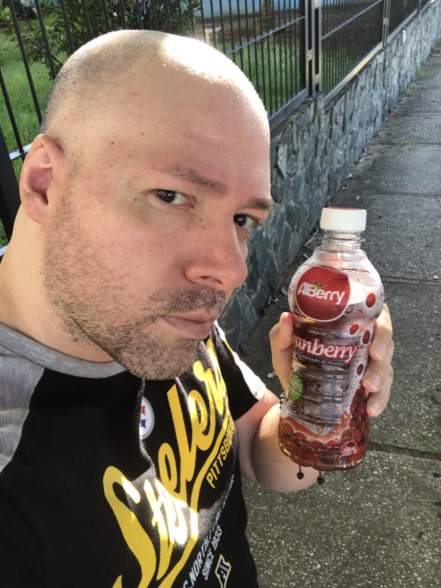 LuisUrbeOficial's tweet photo. No se imaginan lo buenos que son estos jugos de @AlberryJuice 😍 si deben probarlos y les gustan los jugos 💯% naturales. #alberry https://t.co/9KqhBIdkGo