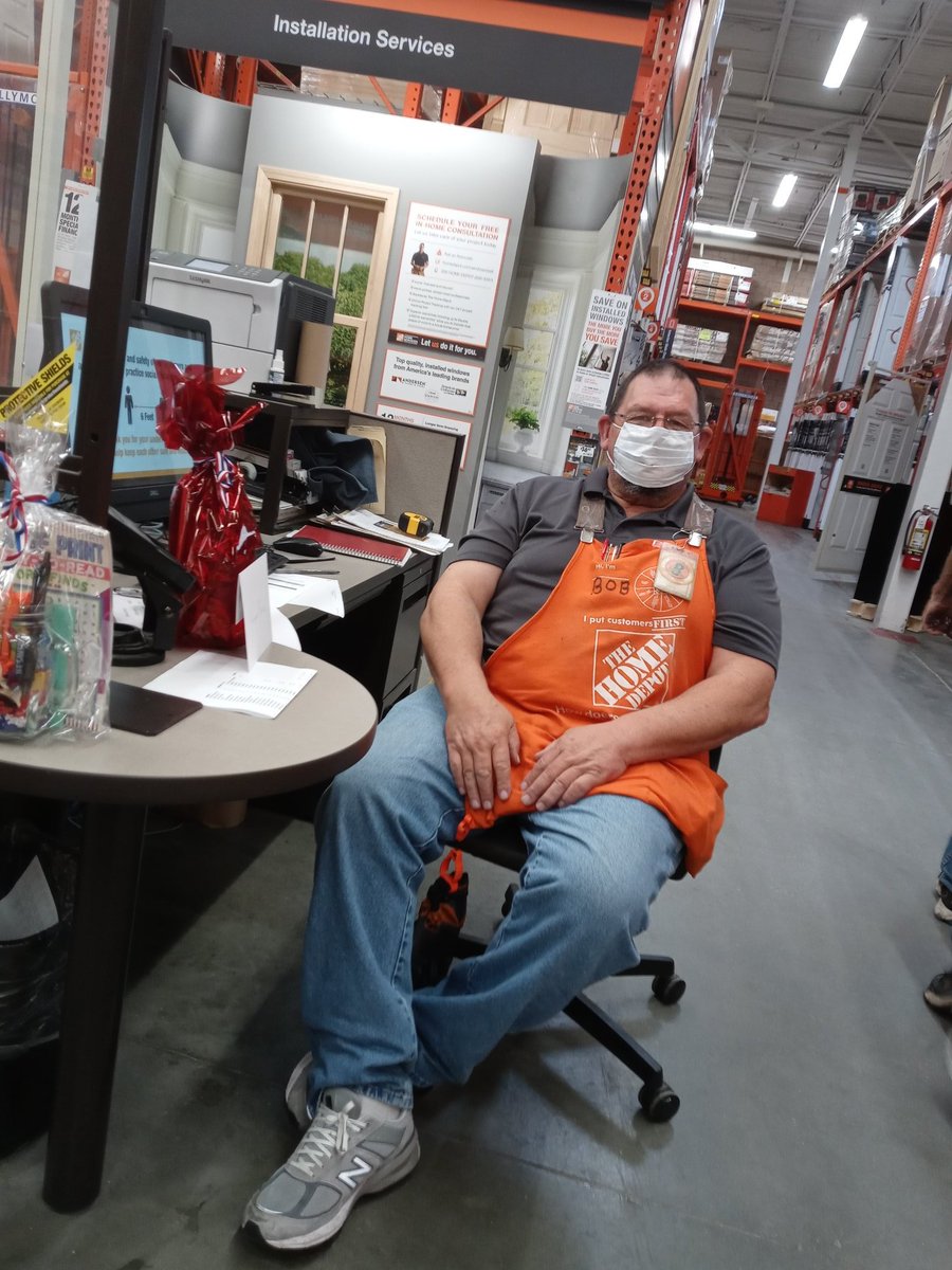 ChelseaMenard2's tweet photo. Thankful to all of our veterans 🇺🇸 @elazielinska11 @HomeAuburn @DanielleKida1 @marantes1 https://t.co/E3lhLCFgxq