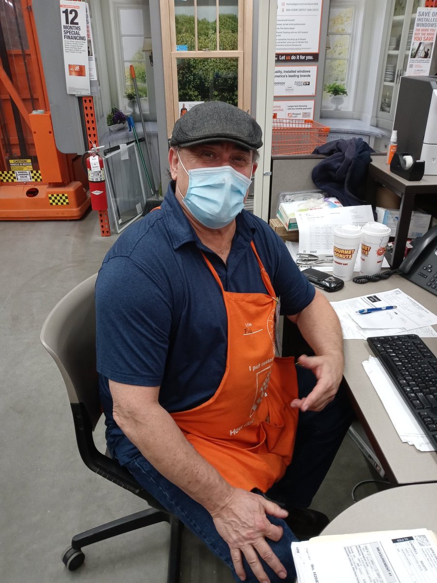 ChelseaMenard2's tweet photo. Thankful to all of our veterans 🇺🇸 @elazielinska11 @HomeAuburn @DanielleKida1 @marantes1 https://t.co/E3lhLCFgxq