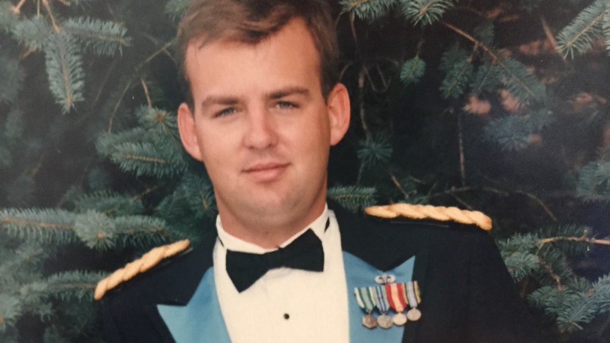 bigfootbinds's tweet photo. Thank you to all those who have served including many of our staff and our CEO Martin Burlingame who is a veteran of the United States Army with a combat tour in Somalia.

#veteransday

https://t.co/nuuzZvjepP https://t.co/MitiR7y1DY