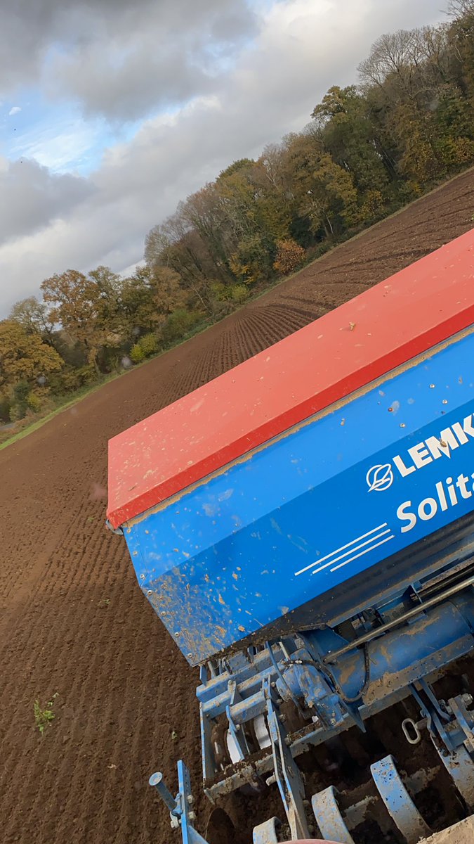 Après 130hectares de blé semé dans le 22 me voilà désormais dans le 56 la saison s’avance 👍🏻 #agriculture #blé #Bretagne