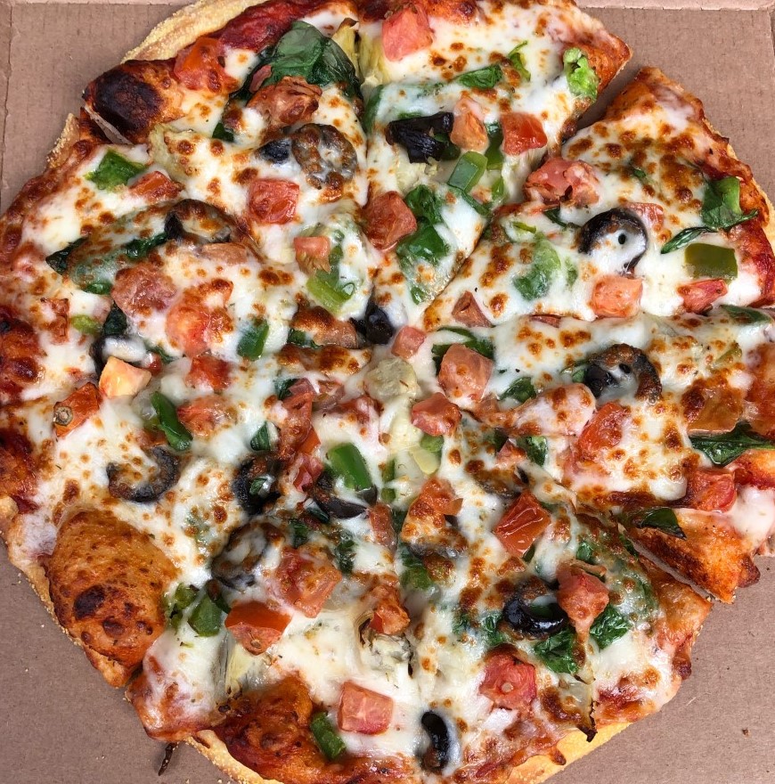 DineSIUE's tweet photo. Come try the Mediterranean Pizza at Paavos! Made with an artisanal crust topped with Paavos red sauce, feta cheese, mozzarella cheese, spinach, green peppers, black olives, artichokes and tomatoes. https://t.co/iB2ZfQ7bLg