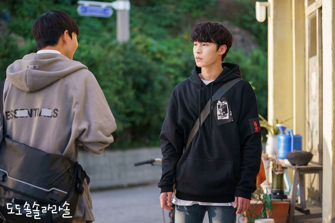 LeeJaeWook_News's tweet photo. [201111]​ IG Update​ by kbsdrama​ ​
#อีแจอุค
#이재욱
#LeeJaeWook 
#DoDoSolSolLaLaSol https://t.co/8CmtJorpCS