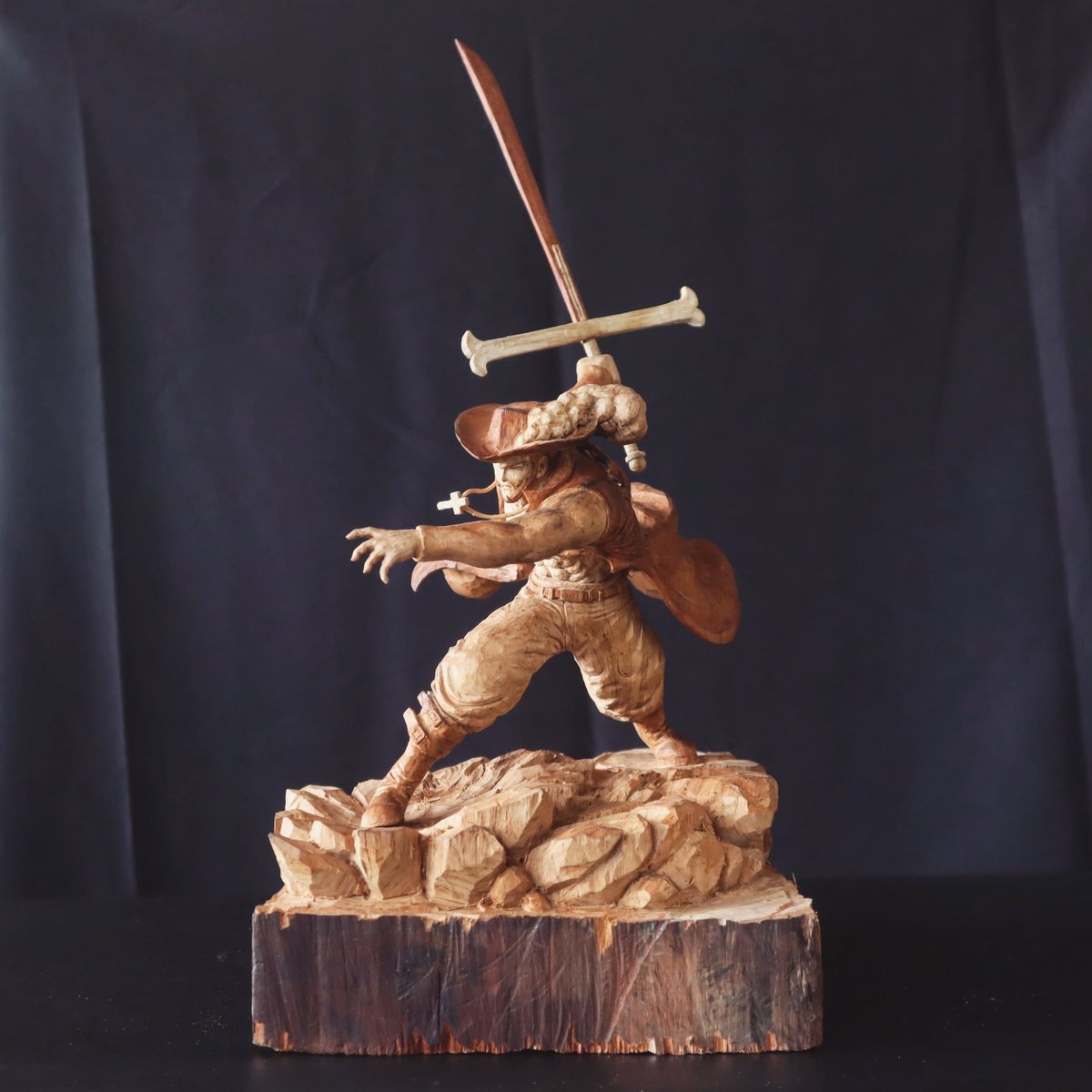dwoodartstudio's tweet photo. Did you know? #Mihawk is the most popular Shichibukai in #OnePiece (according to fan polls)

Add this amazing sculpture to your collection NOW by sending us a message!! #manga #anime https://t.co/wDejOgZk7S