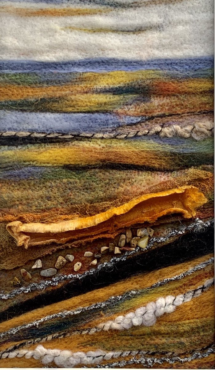 boynevalleyart's tweet photo. Hand made Original Textile Art available from my online shop https://t.co/yQ82HaTWa4 #textileart #BuyIrish #buylocal #supportirishcraft #irishmade @DCCIreland @SlaneCraftCo https://t.co/LfNPfGXdQR