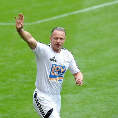 FootballRevisi1's tweet photo. Episode 4 is out!

We recap this week's Premier League action and look ahead to the Champions League.

@LeeTrundle10 makes our list of players that made us fall in love with football in our draft, but who joins him?

#podcast #sportspodcast #sports #PremierLeague #ChampionsLeague https://t.co/WwklDQ8nvJ