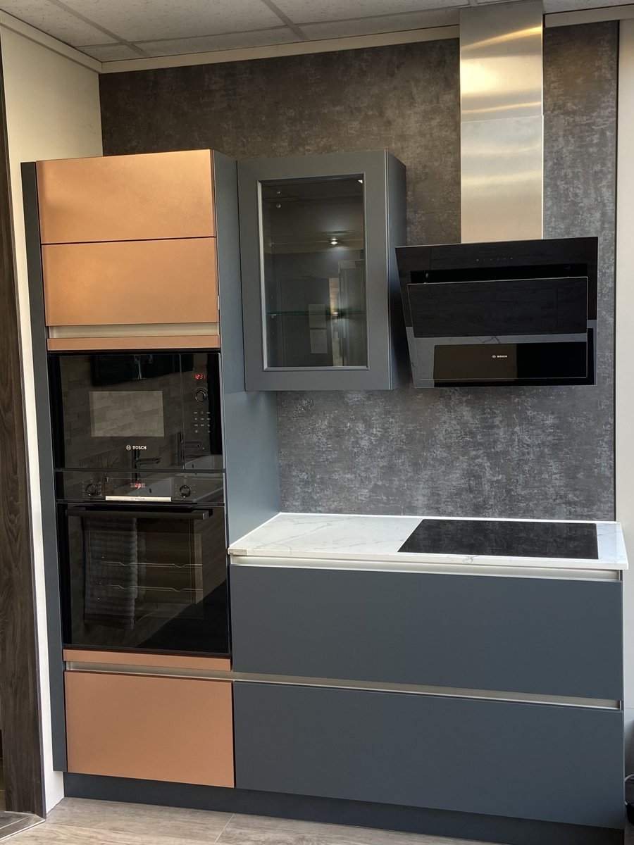 New kitchen display in our @cranleighbathrooms showroom.
Two new larger displays coming soon. #kitchens