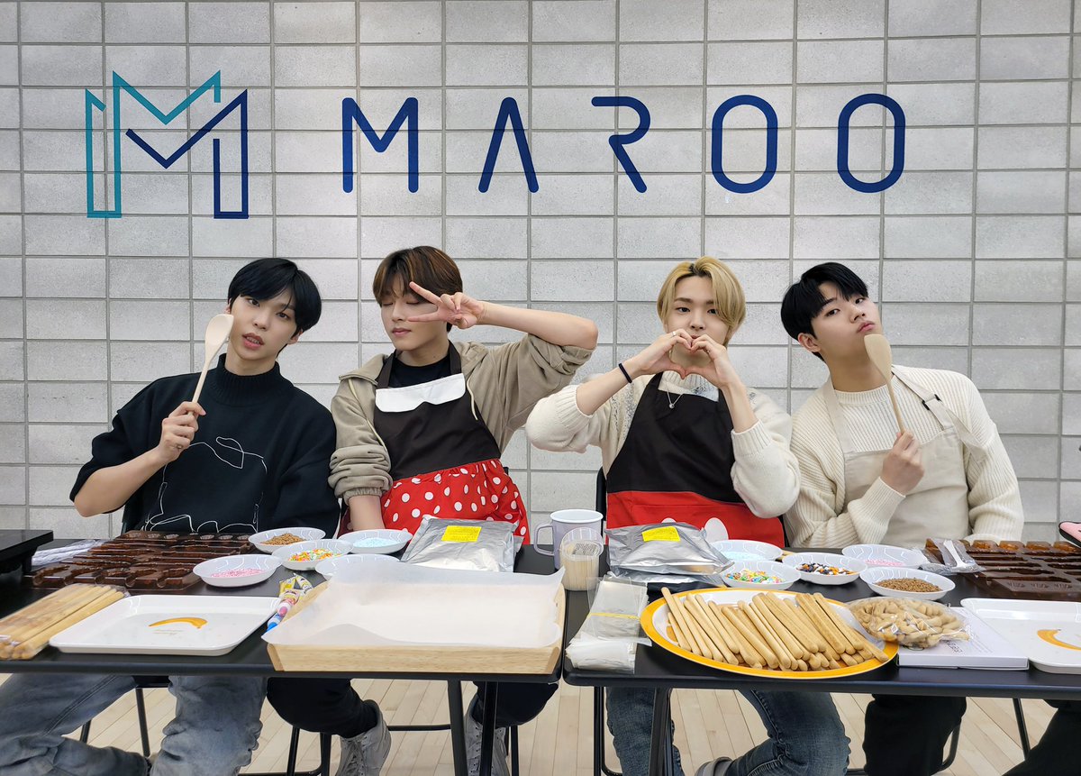 GHOST9OFFICIAL's tweet photo. [#GHOST9]

준형, 이신, 강성, 진우와 함께하는 빼빼로 만들기 #VLIVE 🐻🦊🐿🐣

우당탕탕이었지만 멤버들에게 빼빼로를 선물하며, 훈훈하고 행복한 #빼빼로데이 를 보낸 #고스트나인 👻✨

팬분들의 오늘 하루도 고스트나인의 빼빼로데이처럼 행복한 하루였으면 좋겠습니다🥰 https://t.co/r4mt0VxilO