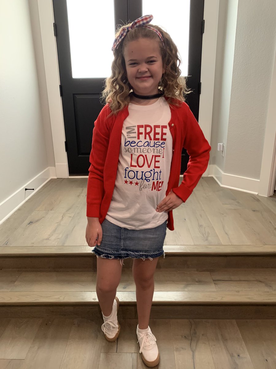 Carey32809's tweet photo. Happy Veteran’s Day for all those who have fought and continue to fight. Arabella’s shirt is in honor of both of her great-grandfather’s. #veterans #middleschool #becausecubs @FSMSCubs #MisdProud https://t.co/78QAjTWKhd