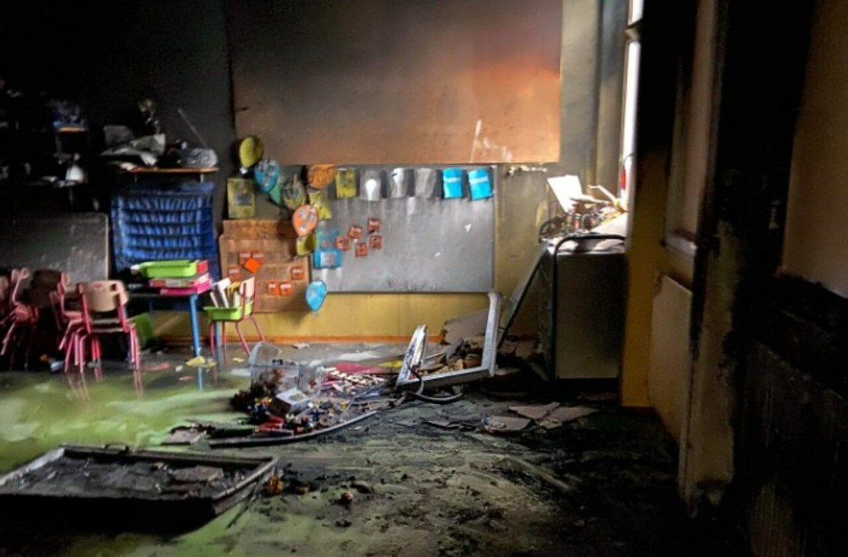 info_Paris_IDF's tweet photo. 🔴 FLASH - #Argenteuil : L’école de la #CroixDuny, dans le quartier du #ValSud, a été la cible d’incendiaires dans la nuit de mardi à ce mercredi. Trois salles ont été endommagées. La propagation à l’ensemble du bâtiment a pu être évitée. (Le Parisien) #ValdOise https://t.co/Li7kTCLT5Y