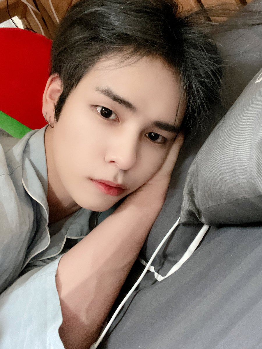 CRAVITY_twt's tweet photo. 러비티 오늘 브이앱 많이 봐주시고 저 놀아줘서 너무 고마워요ㅎㅎ러비티가 댓글로 따뜻하게 해주는 말들 다 저한테는 힘이되는거같아요☺️잘자요 러비티❤️
#크래비티 #세림 https://t.co/M3f5S3Szoj