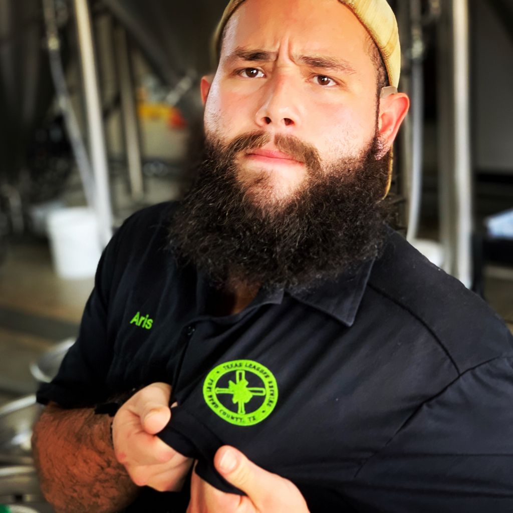 TXLeaguerBrew's tweet photo. Happy #VeteransDay to all that have served to protect our freedom. We’re especially grateful to our Assistant Brewer, Aris Barrios! Cheers to you. https://t.co/KmhtwS1RXJ