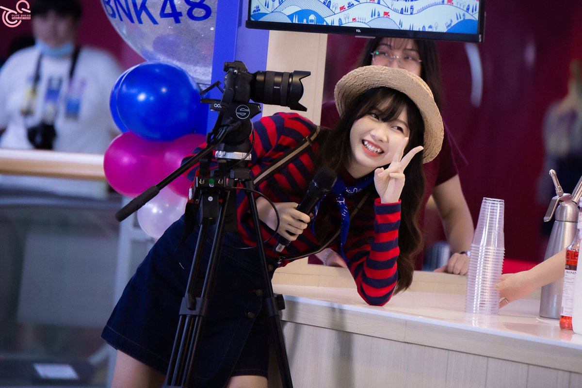 pickpeup's tweet photo. 📸😁✌️ #PupeBNK48 https://t.co/3NrS6EEEsR