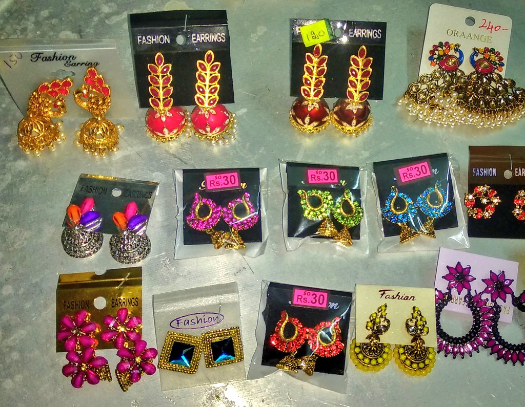 manjula_new's tweet photo. My new earrings 😍😍 
Diwali Collection 😬😬😬 https://t.co/QTRHP0bYq0