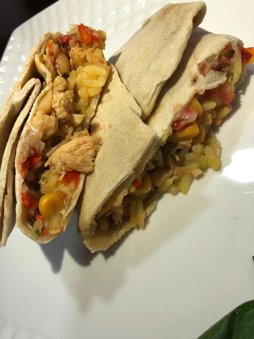 BigJayz_Kitchen's tweet photo. Wrapped Chicken Buritos, Guacamole cream and Salsa #CulinaryMasterClass https://t.co/SpUYVSkUiO
