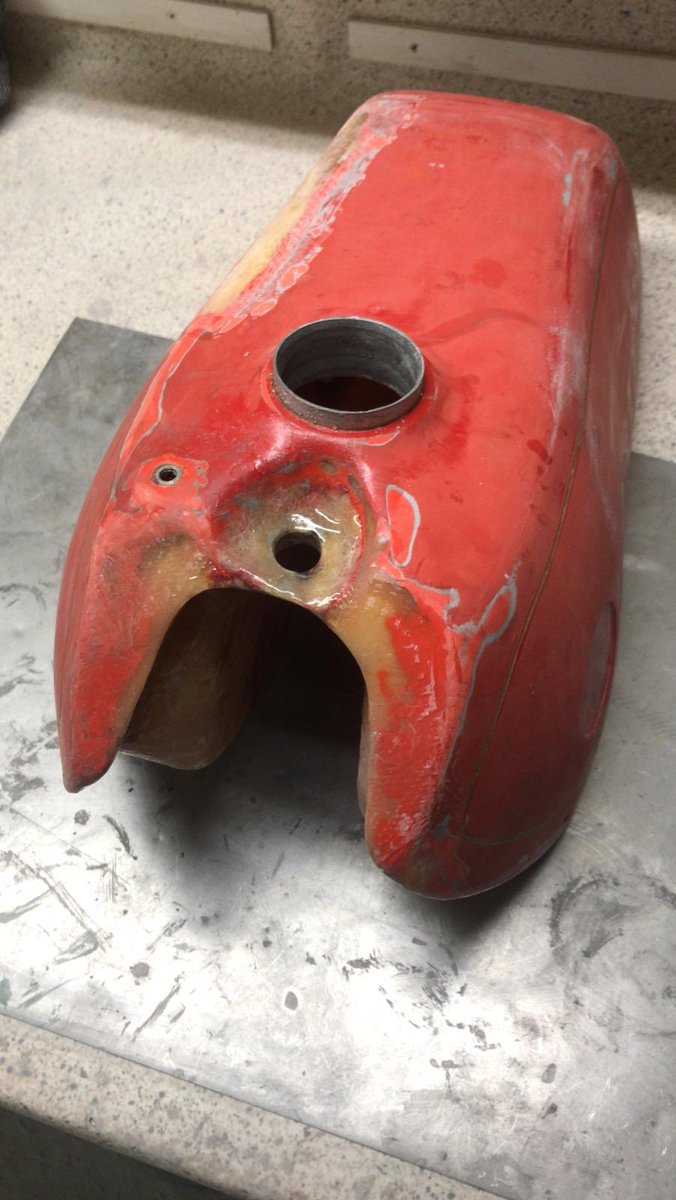 studimoto's tweet photo. Proceso
#StudiMoto #RestauroDepositos #TodoPintado #MontesaEnduro360H6 #Reparacion #Decapado #FibraDeVidrio #EpoxyInterior #Nivelado #Pintura #AcabadosTOP #Calidad #DetallesQueMarcanLaDiferencia #Proceso #Despues #Antes https://t.co/UunCzsctqj