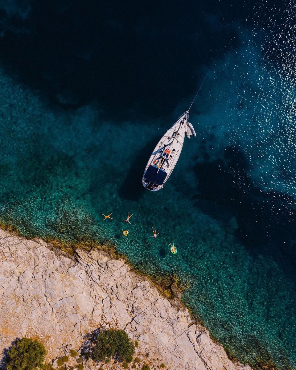 JeanneauAmerica's tweet photo. What a perfect place to anchor... 💕 📸 @seasouldiary #jeanneau #jeanneausail #jeanneausailboats #anchorage #wonderlust #explore #sailing #saillife #jeanneaulife #jeanneauboats #floating #summertime #jeanneausummer #sunodyssey #sailboat https://t.co/nGHS0qdfRd