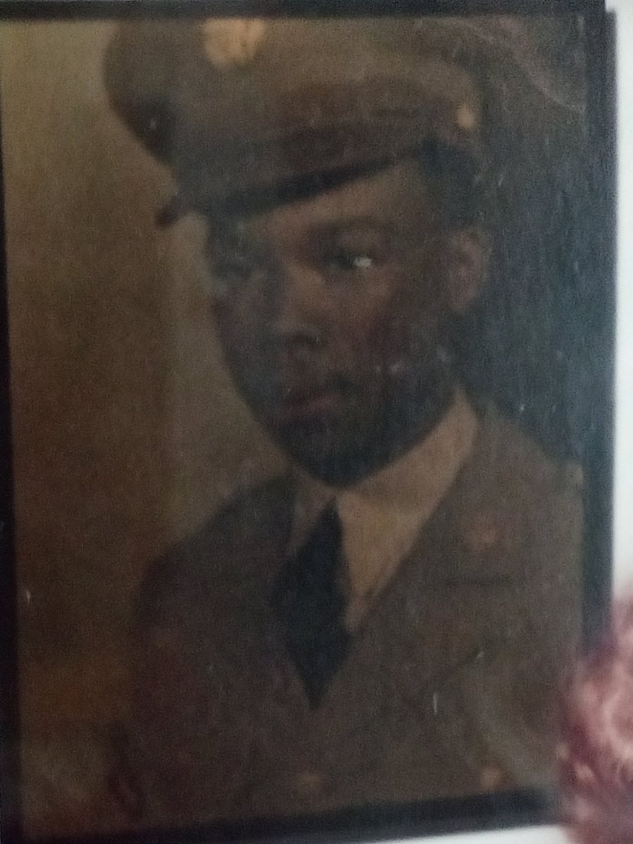 sunsethamilton's tweet photo. HAPPY VETERANS DAY, to my dad Private Arthur Hamilton who served in Okinawa   Japan, in WW2, and all the veteran's who served, living and in Heaven, RIH dad, I miss you. https://t.co/iWXcYWslb9