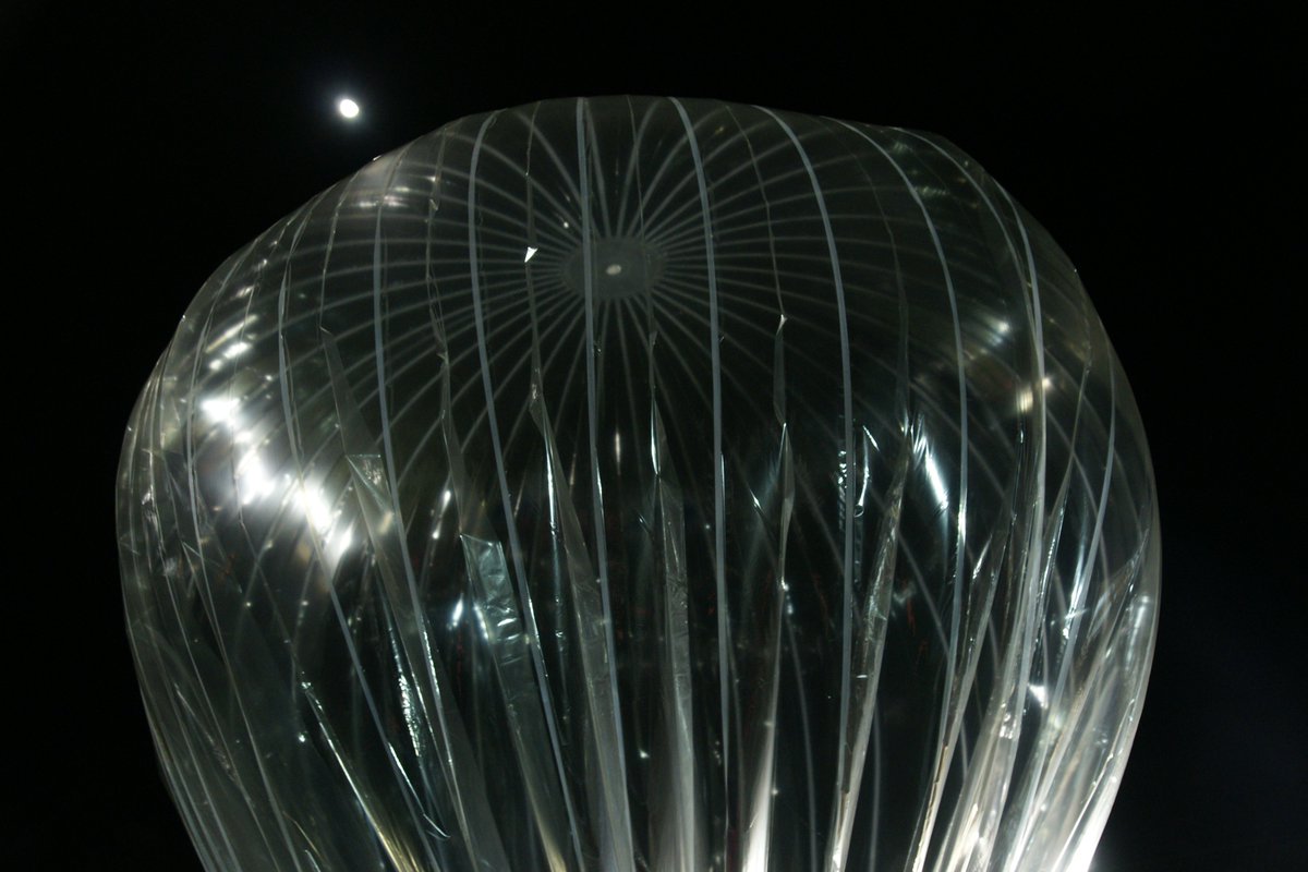 The <a href="/strateole_2/">Strateole_2</a> campaign uses <a href="/CNES/">CNES</a> superpressure balloons drifting around the globe to study the climate processes in the Tropical Tropopause Layer and the lower stratosphere, helping #Aeolus validation activities along the way🎈🛰️. Read more👉 earth.esa.int/eogateway/news…