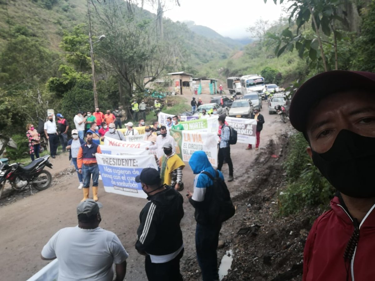MarlySmith2's tweet photo. Soto Norte alza su voz, para defender al territorio del olvido y el abandono.
# SotoNorteAlzaSuVoz @vanguardiacom @BluRadioCo
@BLUSantanderes @ADN_Bucaramanga
@GobdeSantander @IvanDuqueCauca @PGN_COL @infopresidencia @CaracolBga @NoticiasCaracol https://t.co/iHaN0zu3hP