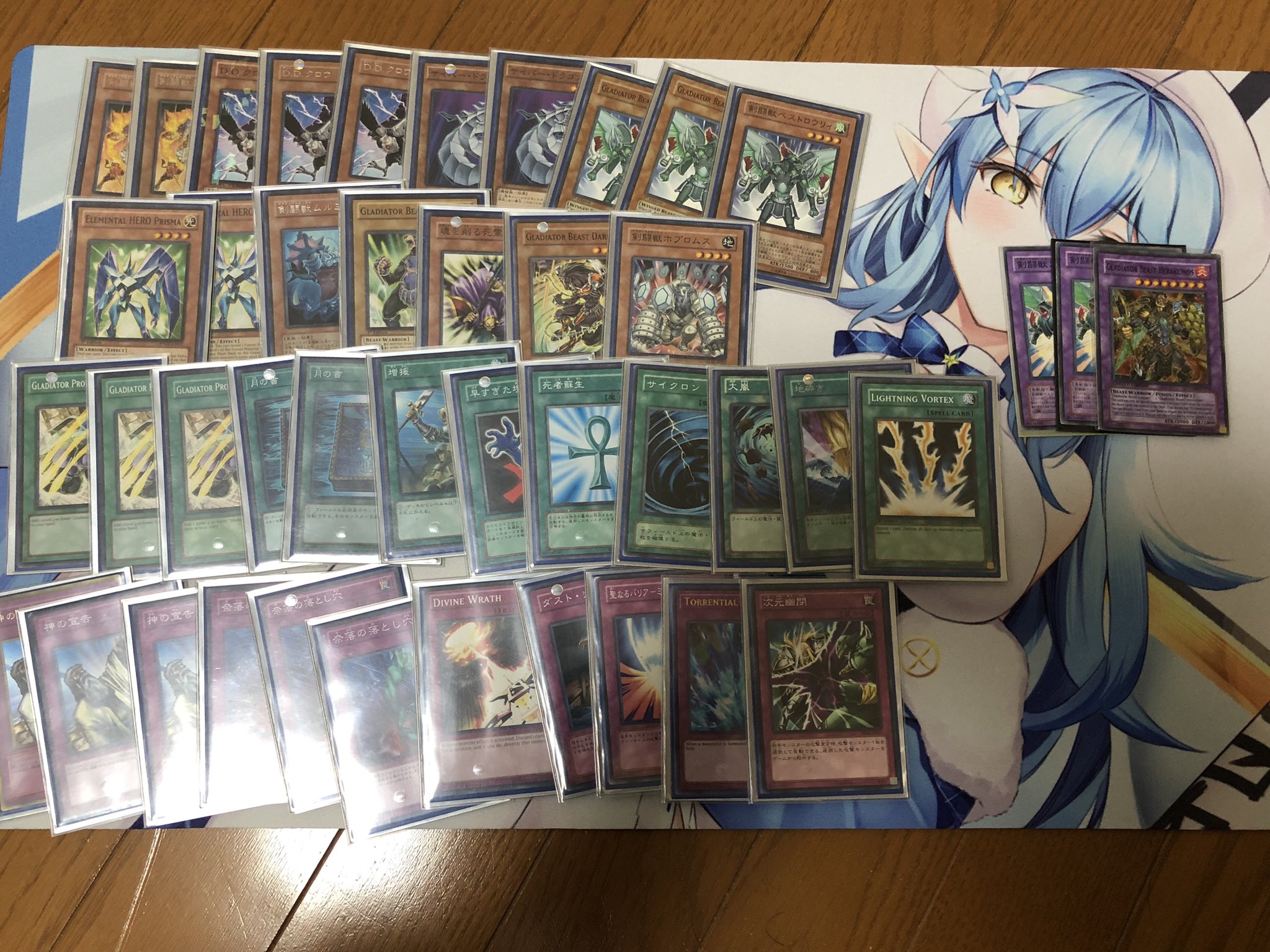 電撃亭 冬コミもふラボ委託 1日目東b02b 遊戯王08年 世界大会優勝 剣闘獣デッキを組みました この大会では剣闘獣の戦車が使えなかったので その代わりの天罰が入っているのが特徴ですね T Co 9eg0uxzfna Twitter
