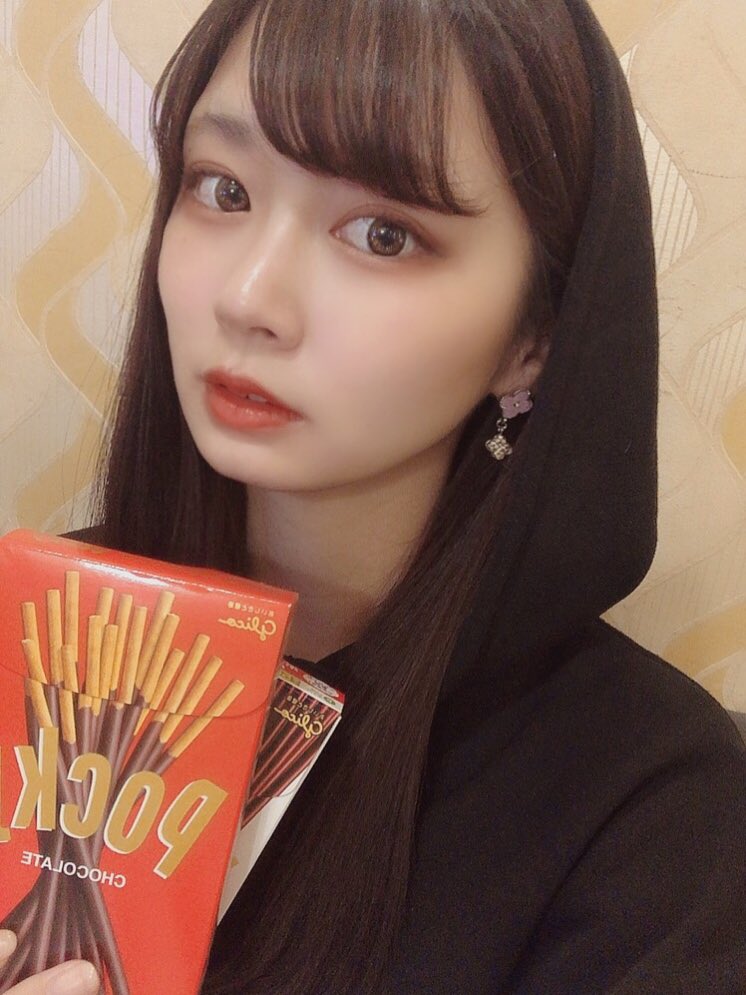 透かしからのニコリ😆

今年初めてではないとおもうけど
記憶的に今年初めて食べた！

ゴツイポッキーが好き

#ポッキープリッツの日 
#ポッキーの日 
#ポッキー https://t.co/TwGkRyWGY5