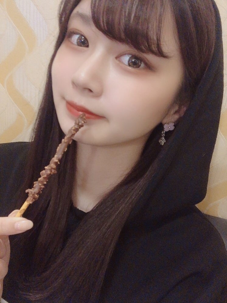 透かしからのニコリ😆

今年初めてではないとおもうけど
記憶的に今年初めて食べた！

ゴツイポッキーが好き

#ポッキープリッツの日 
#ポッキーの日 
#ポッキー https://t.co/TwGkRyWGY5