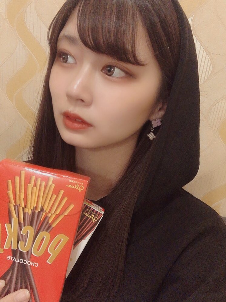 透かしからのニコリ😆

今年初めてではないとおもうけど
記憶的に今年初めて食べた！

ゴツイポッキーが好き

#ポッキープリッツの日 
#ポッキーの日 
#ポッキー https://t.co/TwGkRyWGY5