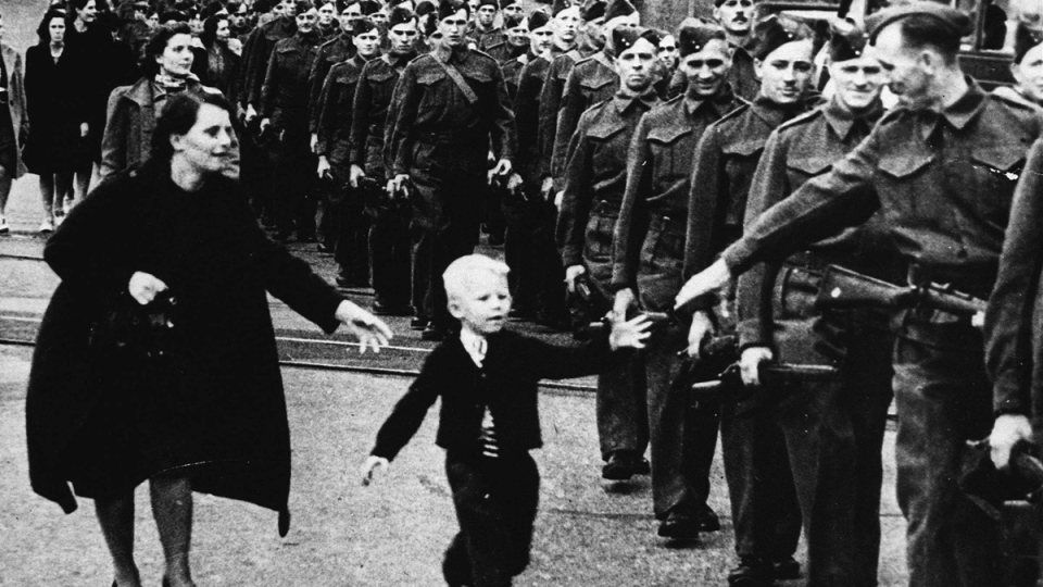 alsask's tweet photo. War has many victims. #LestWeForget https://t.co/wVy4KlHRd7
