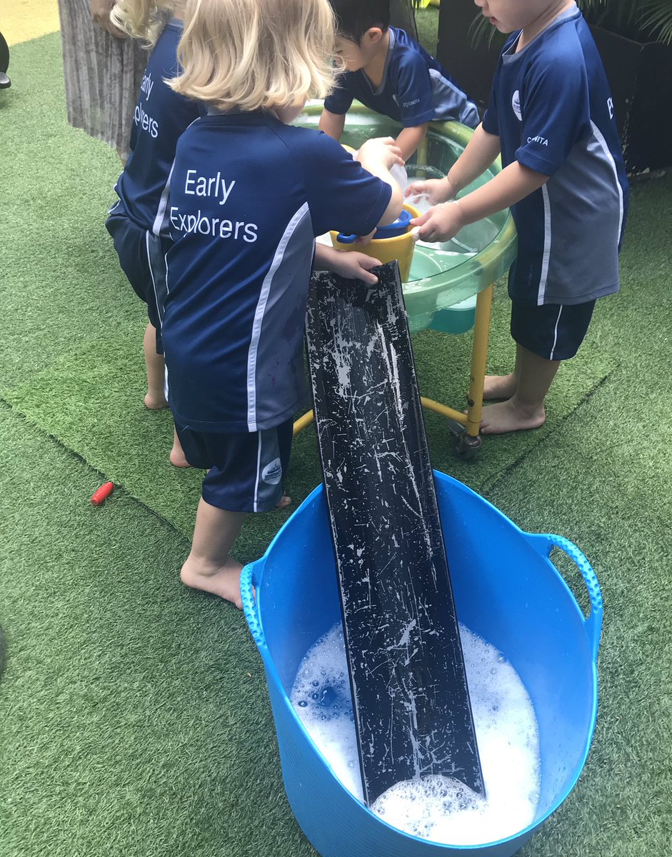 IshhkH's tweet photo. The value of knowing the stages of development . ‘Transporting’ and it’s importance in EY. Add a place to put that water and the focus and communication are astonishing. #anhouroflearning #playbased #ishcmcib @LauraRCrea oh and make the water colored🤣 https://t.co/t7wI4Ny75x