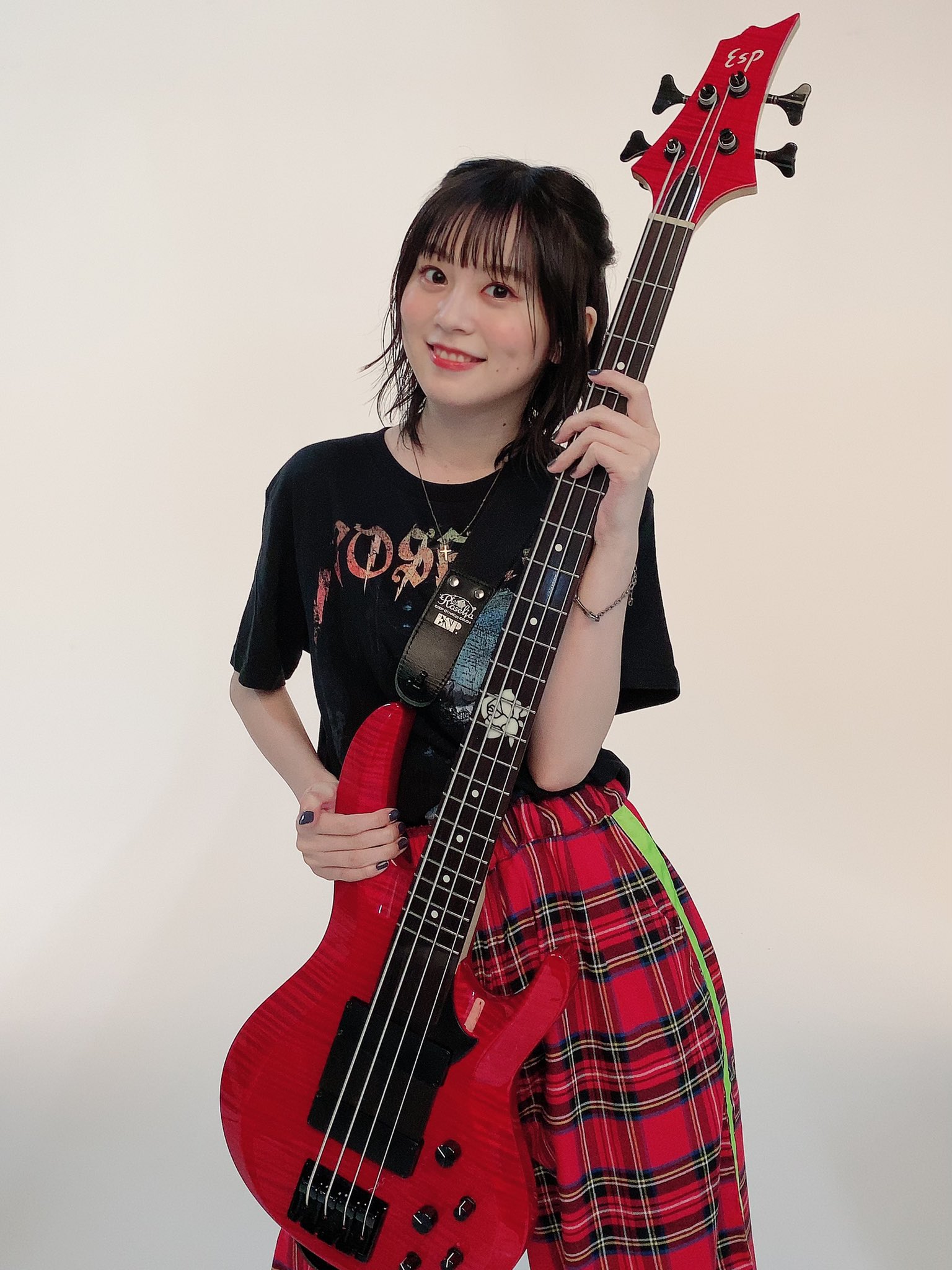 中島由貴 ベースの日 ということで もう大切な大切な相棒です これからもリサらしい音を奏でられるように 頑張ります