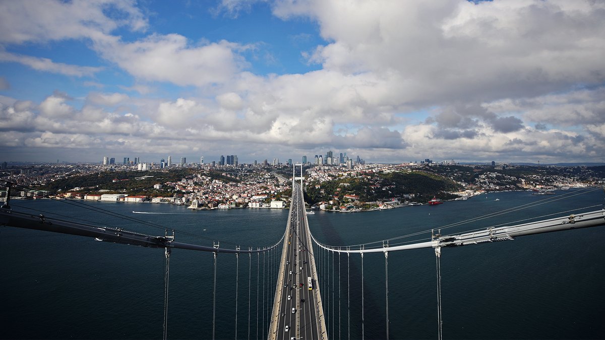 redbullracing's tweet image. Istanbul it's 𝘴𝘰 good to be back... 👀 #TurkishGP 🇹🇷