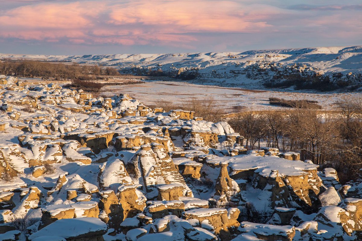 VisitLethbridge's tweet photo. #whYQL
Because it's a short drive to Writing on Stone, so a great place to base yourself while exploring Alberta's newest UNESCO site! https://t.co/qcew6btvJa