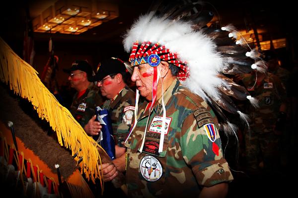 In honor of  #VeteransDay2020 and to my fellow Native American Veterans, here a  #thread of my photos I've taken as a journalist.I am proud to be a Native Veteran.And to all of the veterans out there, thank you for your service. #HappyVeteransDay  #HappyVeteransDay2020