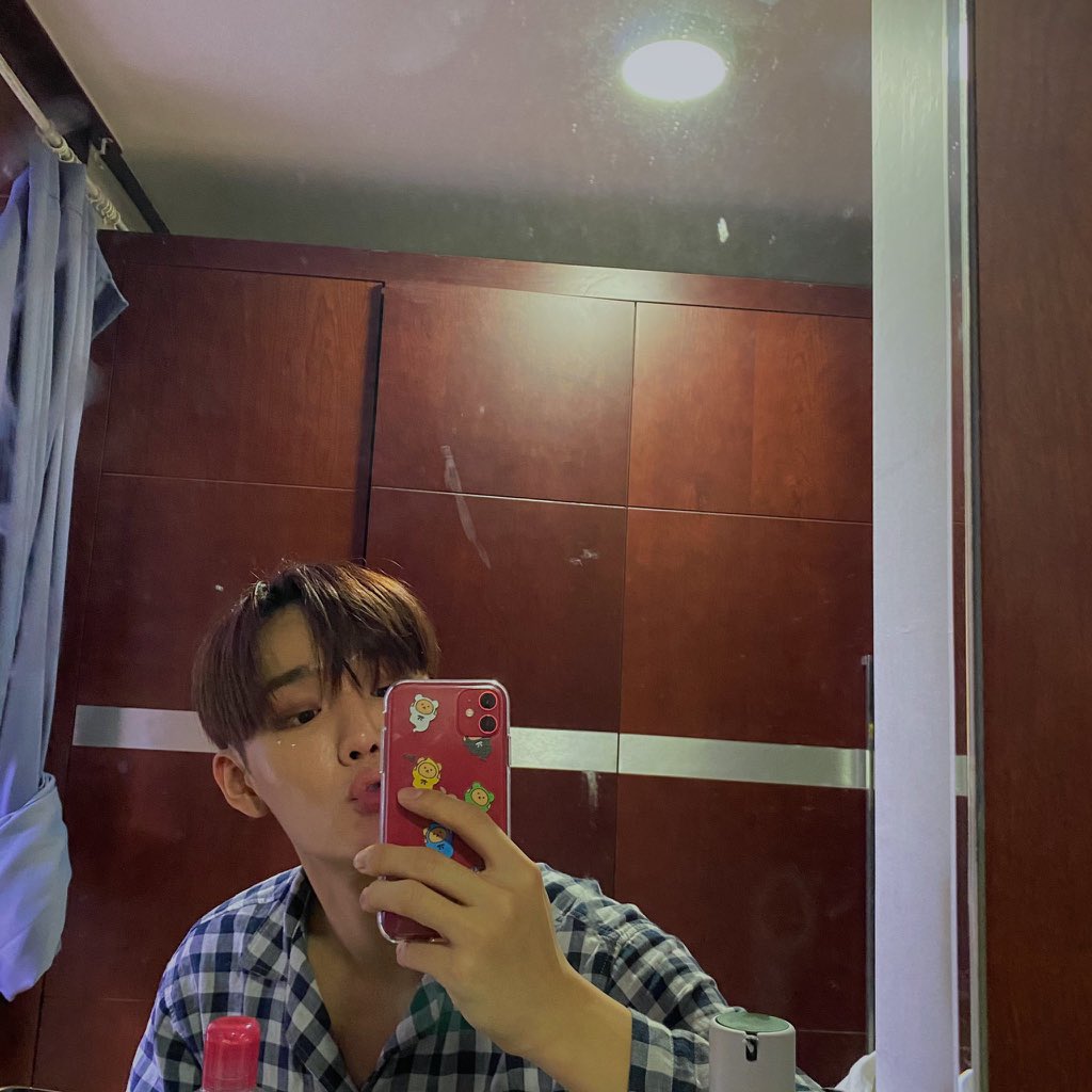 honeyhunies's tweet photo. AAA HE RECEIVED IT!!🥺😭💛
💛thankyou for using it @CIX_Official💛 https://t.co/CDrbctSr9y