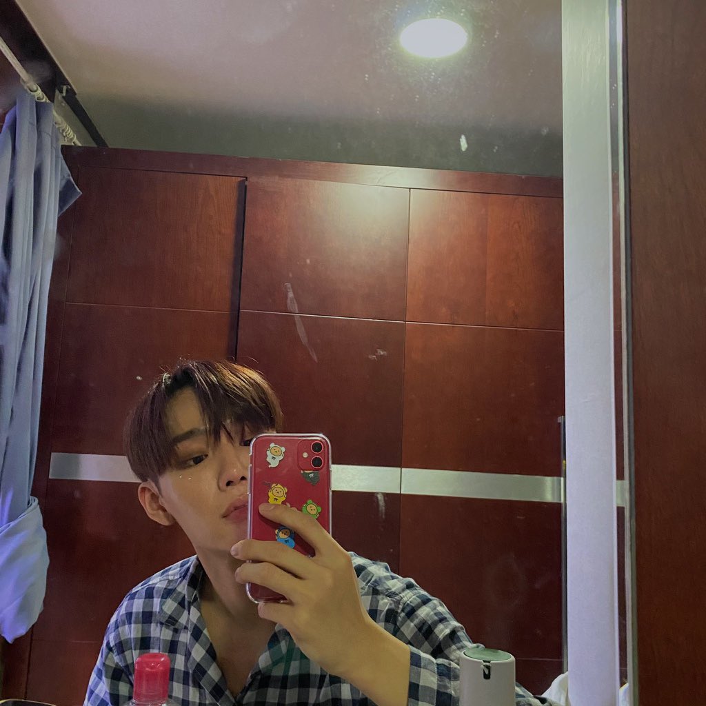honeyhunies's tweet photo. AAA HE RECEIVED IT!!🥺😭💛
💛thankyou for using it @CIX_Official💛 https://t.co/CDrbctSr9y